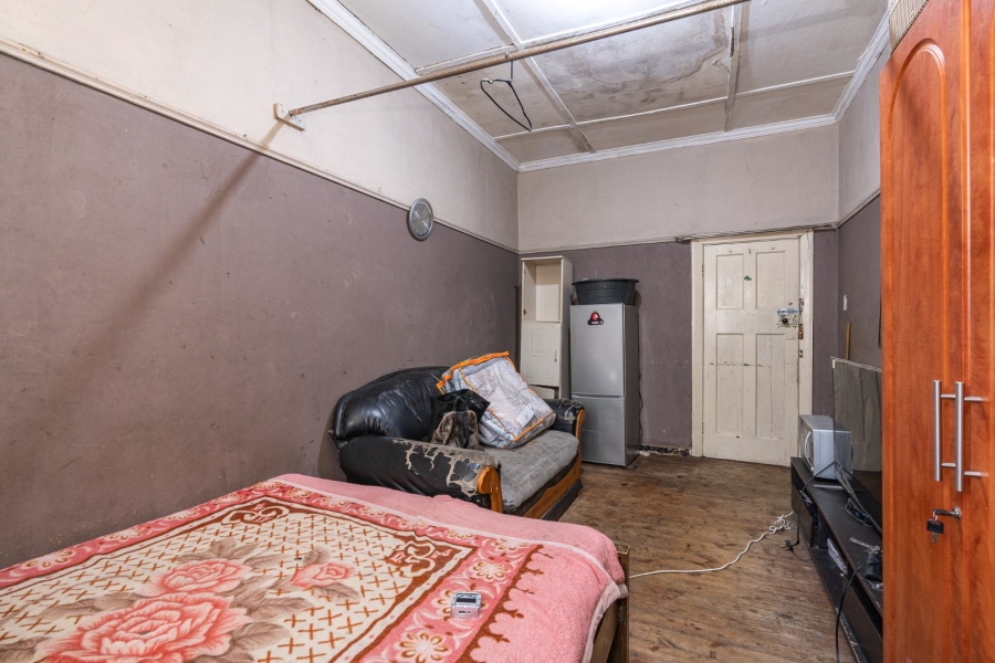 8 Bedroom Property for Sale in Maitland Western Cape